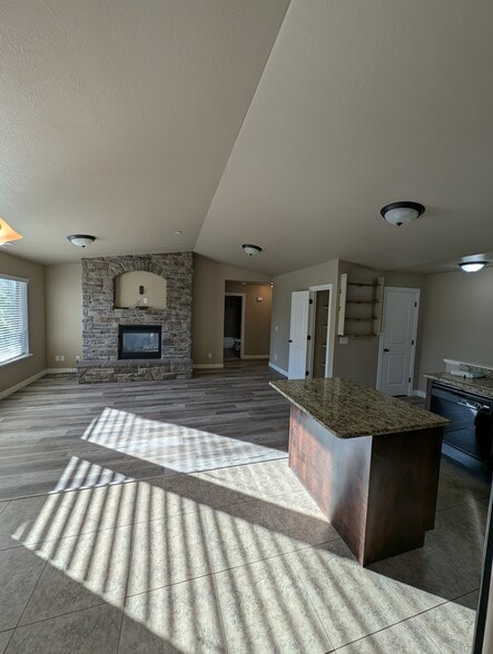 Great room - 909 S Main St