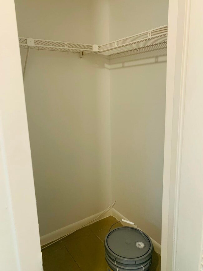 Building Photo - 7 Suffolk A