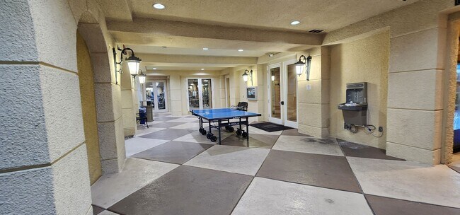 Building Photo - Fully furnished-full Sphere view