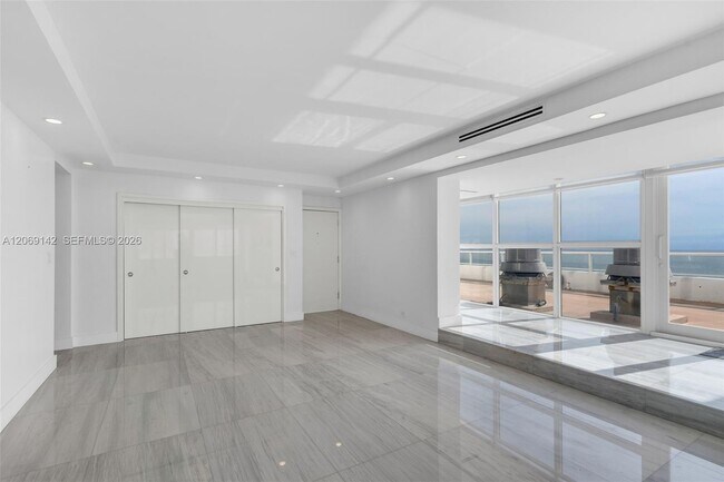 Building Photo - 5005 Collins Ave