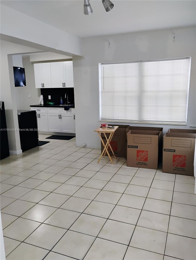 Building Photo - 252 S Biscayne River Dr
