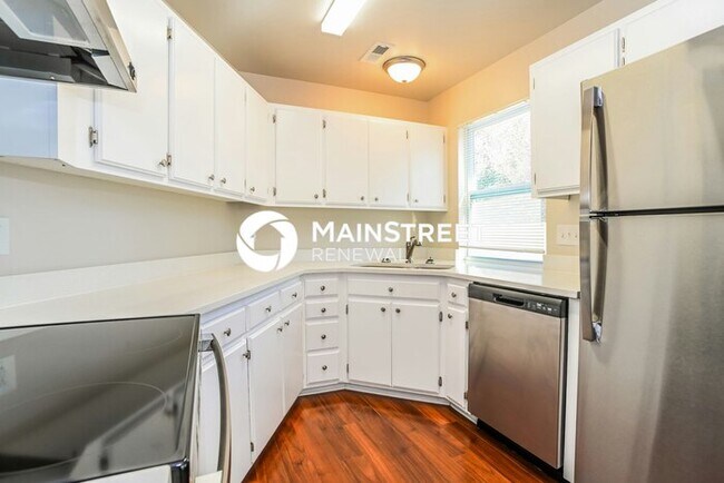 Building Photo - 3 Bedroom Pet-Friendly Home in Charlotte, NC with Main Street Renewal