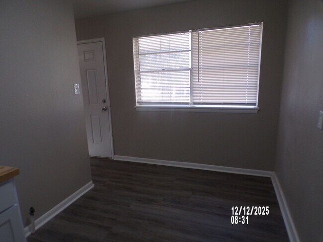 Building Photo - Great redo