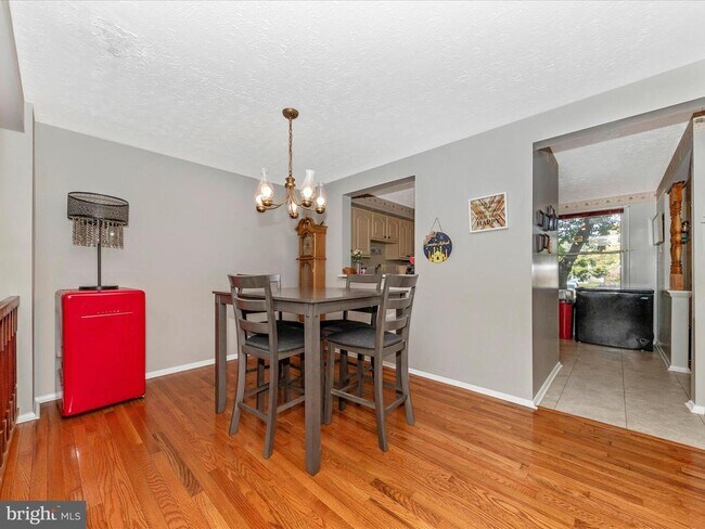 Building Photo - 12461 Quail Woods Dr