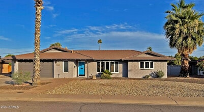 Building Photo - 3005 S Fairway Dr