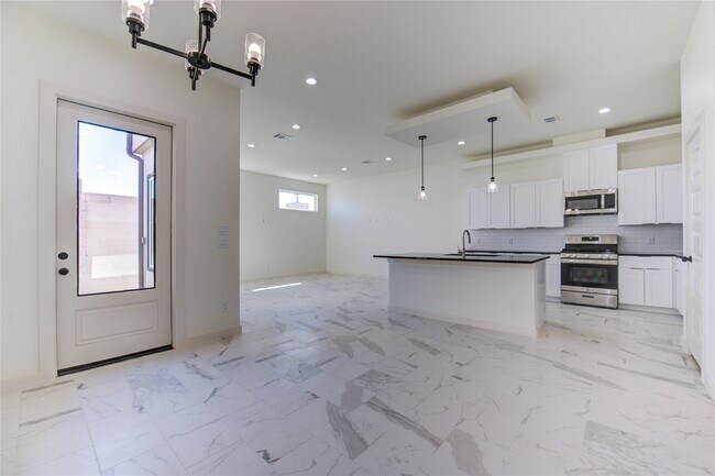 Building Photo - 2919 El Fenice Ln