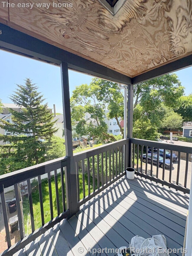 Building Photo - 196 Sherman St