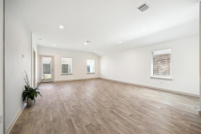 Building Photo - 8115 Brahman Ln