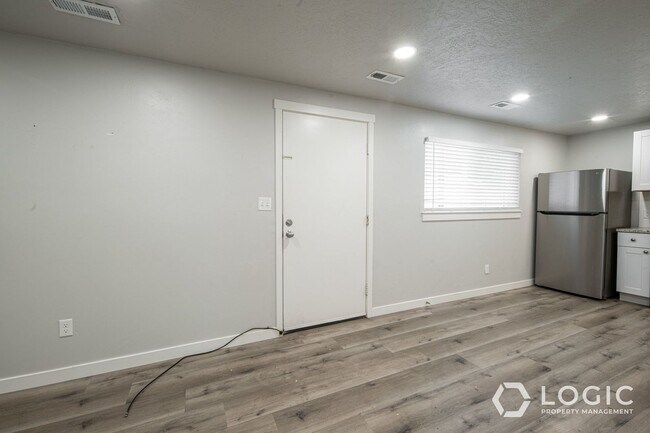 Building Photo - 138 S 300 W