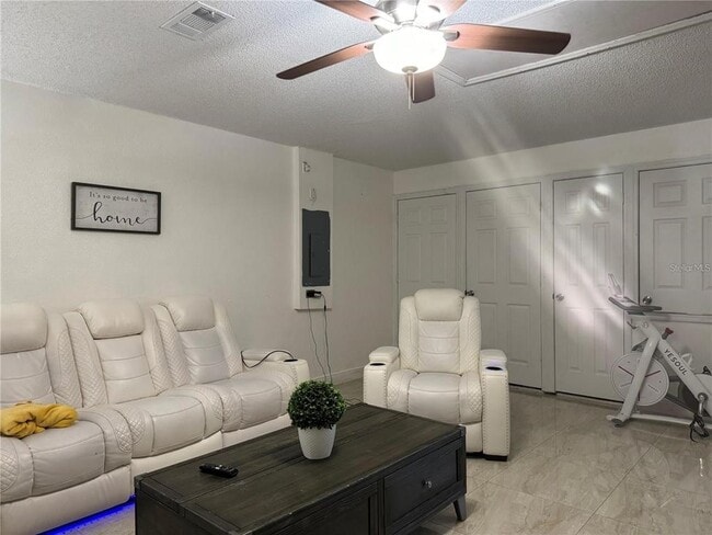 Building Photo - 2112 Jessa Dr