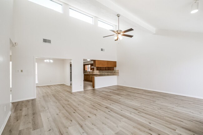 Building Photo - 2815 Arrowhead Dr