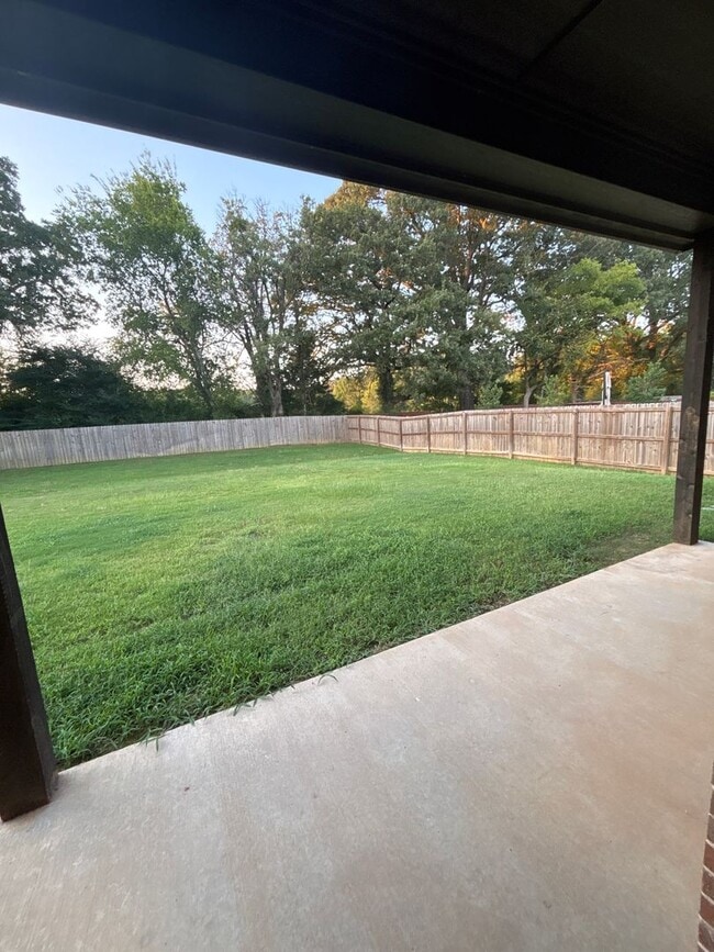 Building Photo - Beautiful South Tyler Rental in Royal Vista Estates!