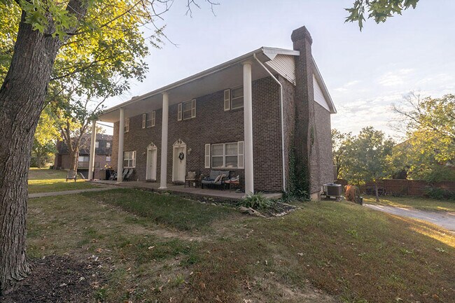 Building Photo - 3313 Belle Meade Dr