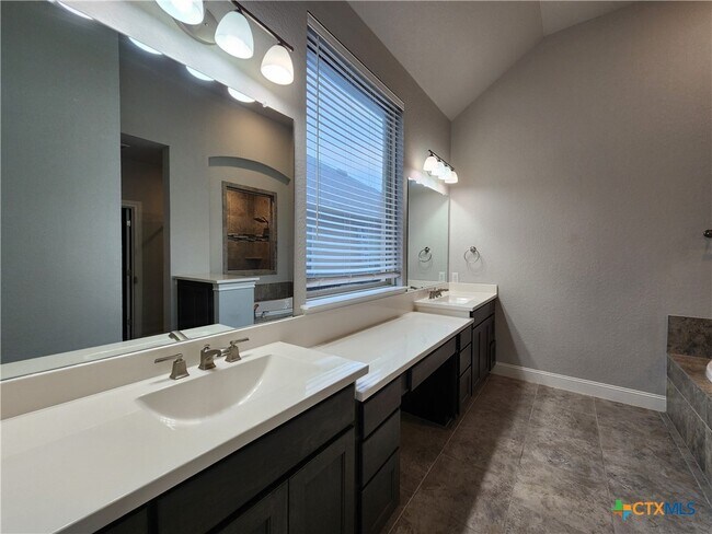 Building Photo - 1113 Carriage Loop