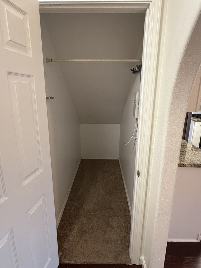 Building Photo - 10538 Olympic St NW