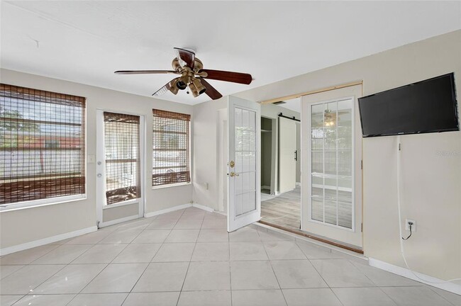 Building Photo - 2127 Scotland Dr