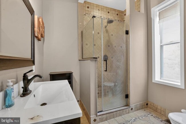 Building Photo - 2319 E Somerset St