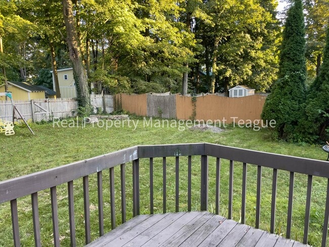 Building Photo - Beautiful Single Family Home