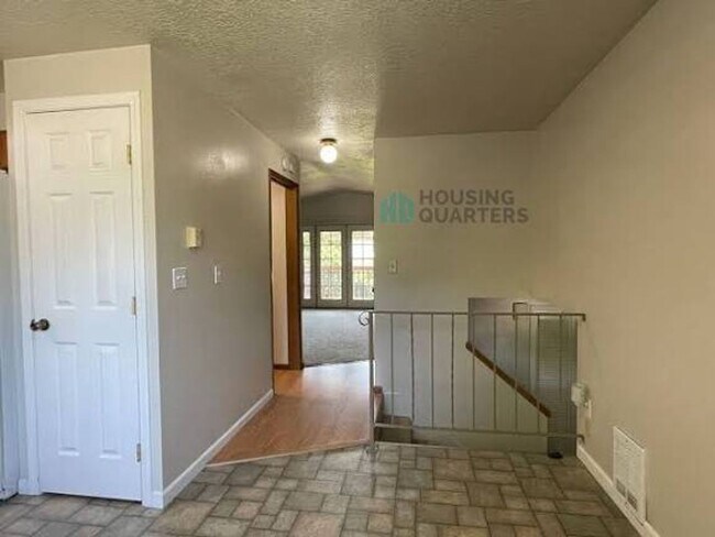 Building Photo - 3211 N Fowler Rd