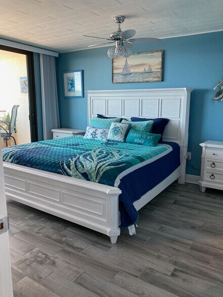 Building Photo - 5915 Sea Ranch Dr