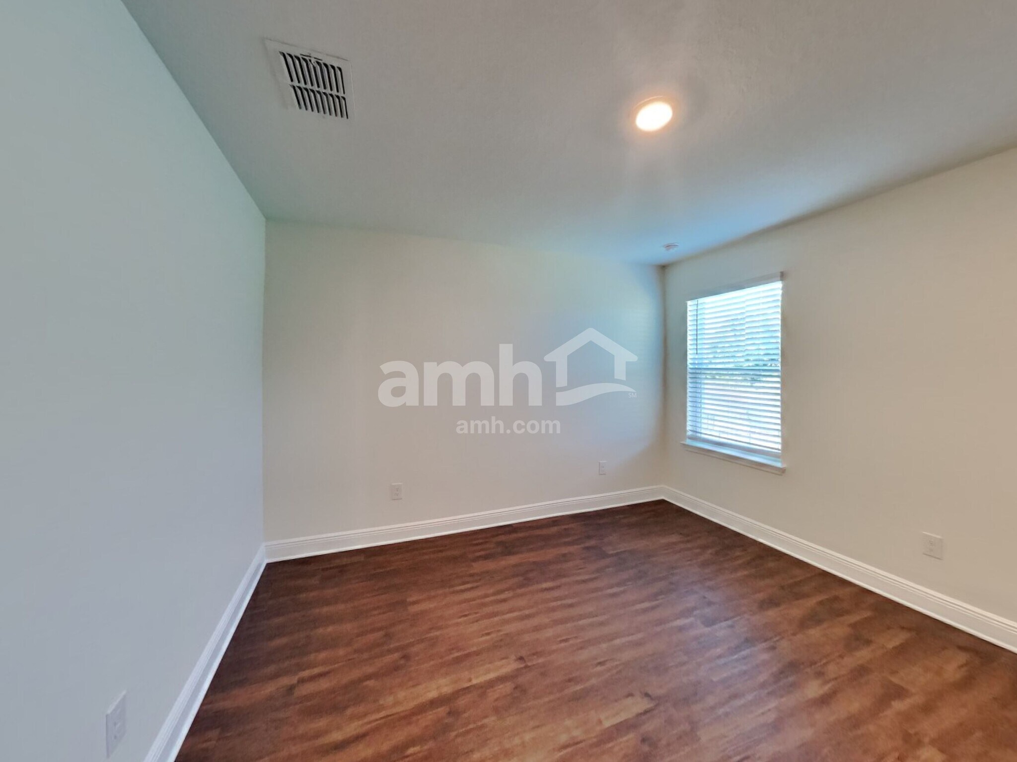 Building Photo - 27305 St Andrews Ave