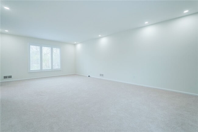 Building Photo - 399 French Rd