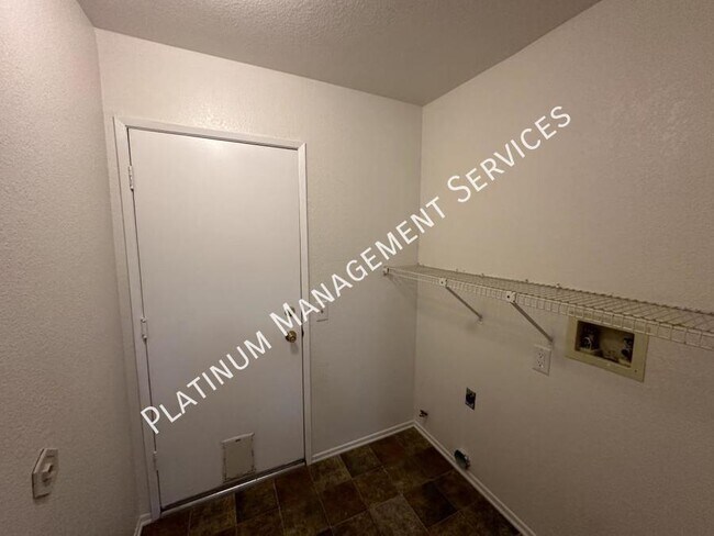 Building Photo - 1611 Kings Rd