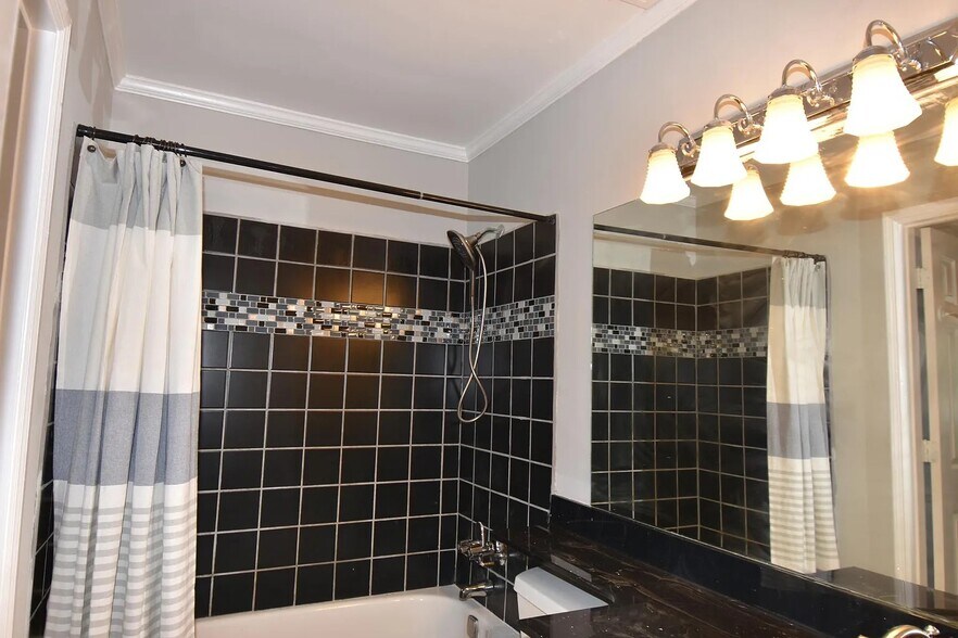 Master Bath - 302 Lenox Way NE