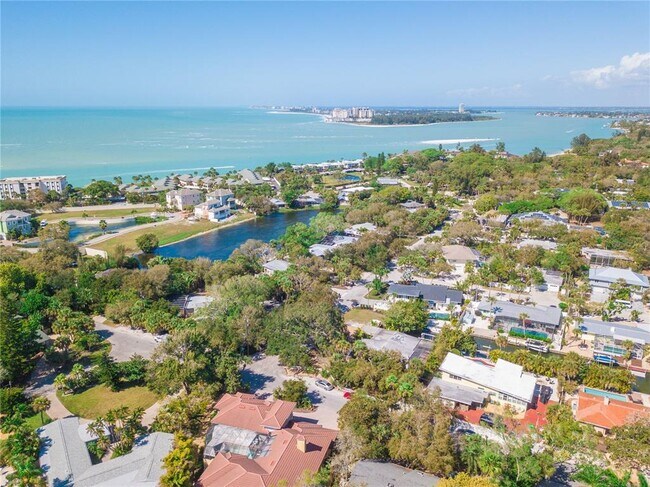 Building Photo - 3835 Almeria Ave