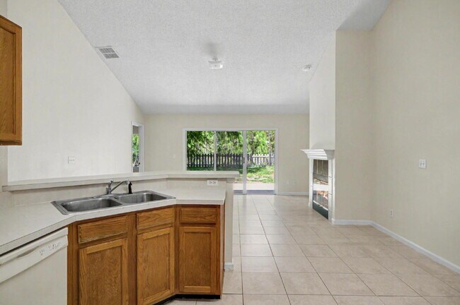 Building Photo - Indian Trails