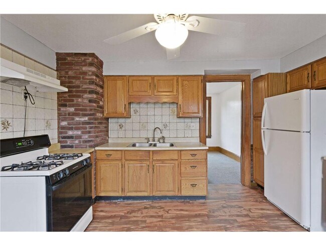 Building Photo - 311 23rd Ave NE