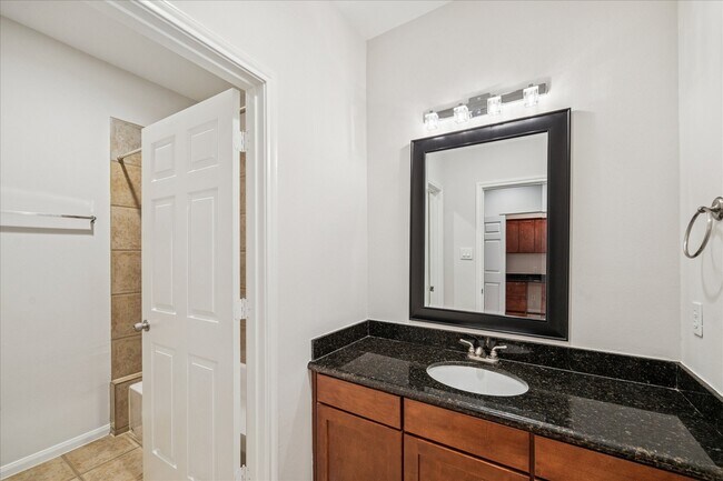 Building Photo - 1135 Louise St