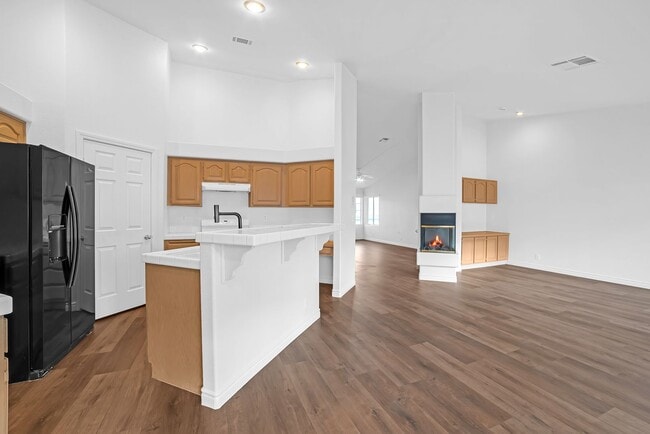 Building Photo - MOVE-IN READY SINGLE-STORY 4-BEDROOM 3-CAR GARAGE HOME IN HENDERSON!