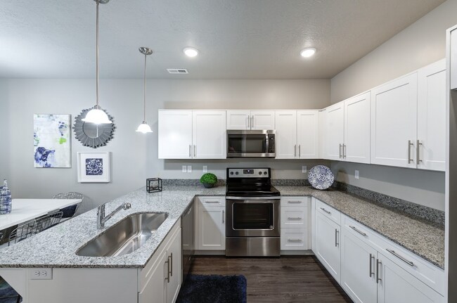 Building Photo - 594 E 250 N