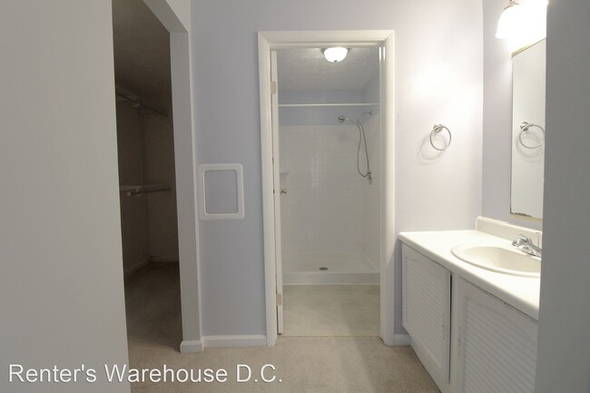 Building Photo - 5 br, 3.5 bath House - 13705 Hobart Dr