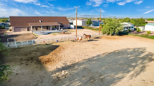 Building Photo - Beautiful 4 Bedroom Home on 1.25 ACRES in QUEEN CREEK!