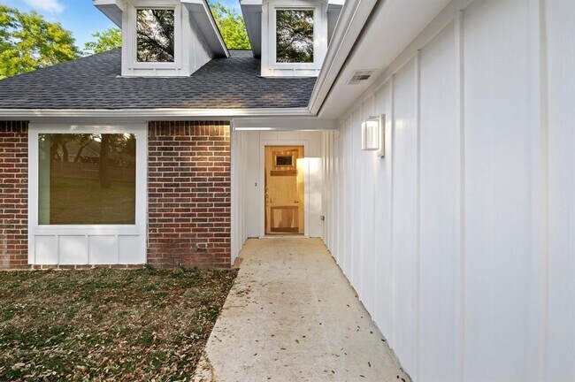 Building Photo - 12801 Magnolia Mound Trail