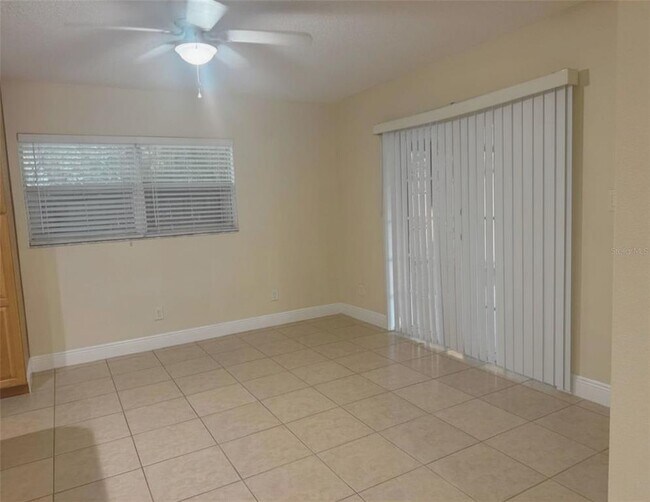 Building Photo - 10618 Eastview Dr