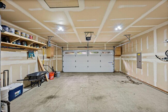 Building Photo - Spacious 3-Bed Home w/ AC, RV Parking & Hu...