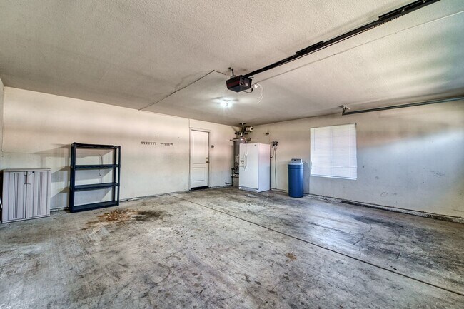 Building Photo - Spacious 4-Bedroom Home Near Happy Park