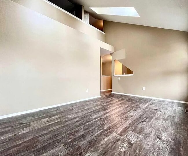 Building Photo - 15650 Stone Crossing Dr