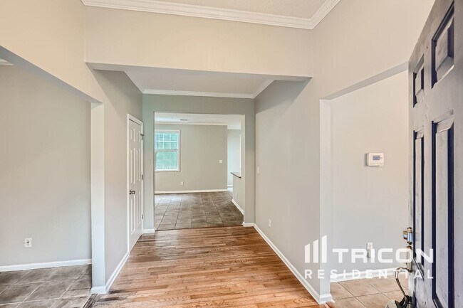 Building Photo - 150 Heathridge Dr