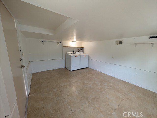 Building Photo - 1108 E Altadena Dr