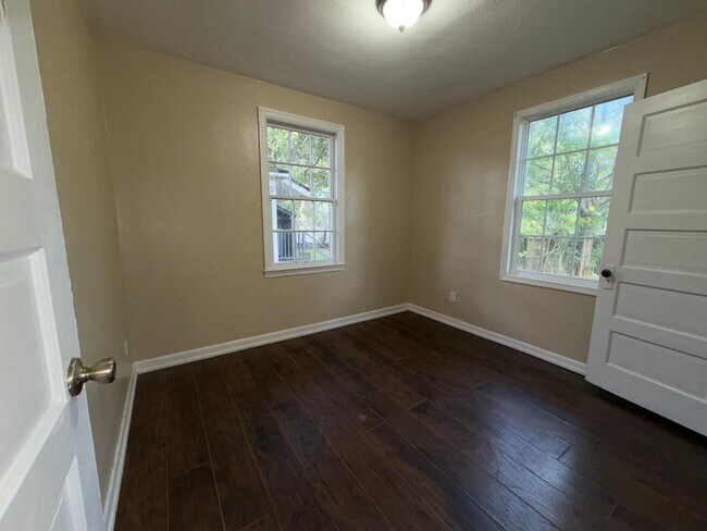 Building Photo - 4841 Louisa Terrace