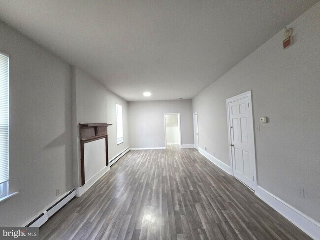 Building Photo - 5526 N Mascher St