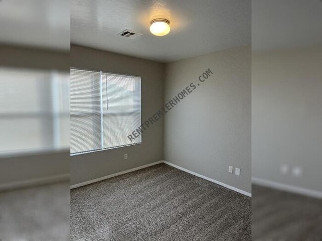 Building Photo - 1840 Land Run Dr