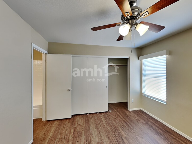 Building Photo - 16425 N 113th Dr