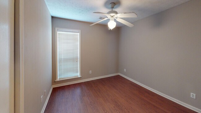 Building Photo - 860 Autumn Ridge Rd