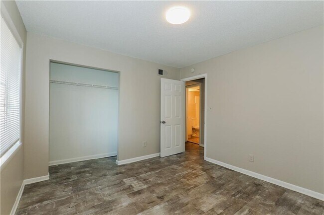Building Photo - 2055 Alison Ct SW