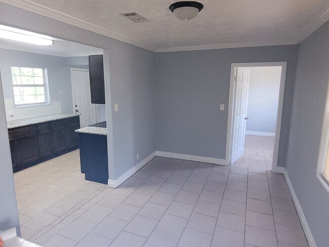 Building Photo - 3026 Sunbeam St